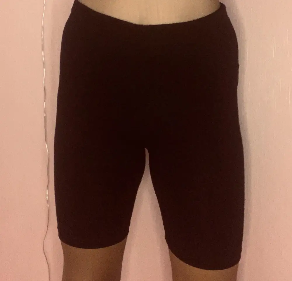 Хорошие велосипедки:) НО на ребёнка р161, ОТ:63-65см. ОБ:86-90см. Узковаты . Хотя по размерной сетке все соответствует . Не сдаём , и понимаем что должны обтягивать . Обратите внимание ОБТЯГИВАТЬ , а не придавливать . Я бы заказала на пол размера больше . На размер - будут велики . А так качество хорошее , ещё бы за 300руб