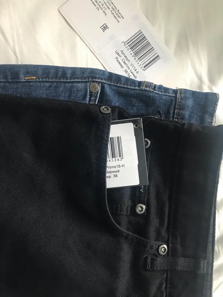 Заказали джинсы одного размера и фирмы, по длине одинаковые, но черные меньше в талии оказались. Качество понравилось
