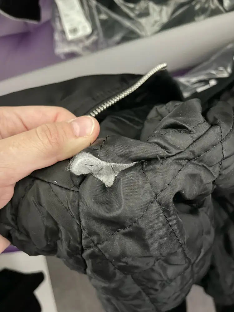 Девушки, вам бы по рукам надавать, был выбор между этим и другим производителем… выбрала другой конечно же, не хочу этот срам зашивать и плюс этикетки оторваны..