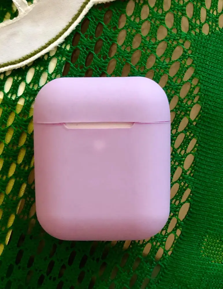 Классный чехол, хорошо прилегает, цвет светло-фиолетовый, приятный, поярче, чем на фото👍🏼