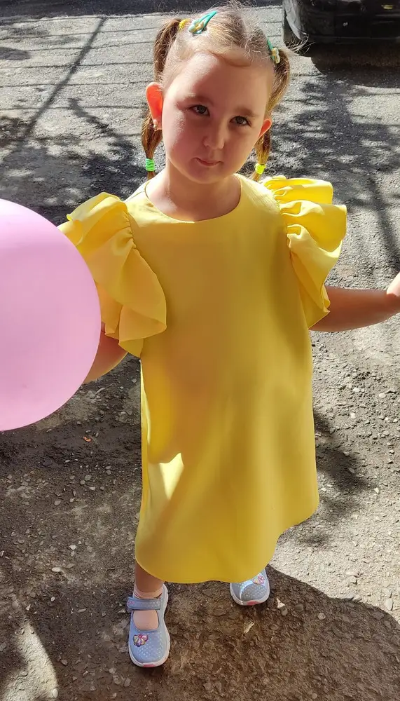 Платье супер, точно как на фото, дочке и мне понравилось, надевали на свадьбу, всем так понравилось, спрашивали где приобрела😌рекомендую к покупке, заказала в двух цветах, жёлтый и красный, оба цвета понравились, красный пока ещё не надевали😌👍😍