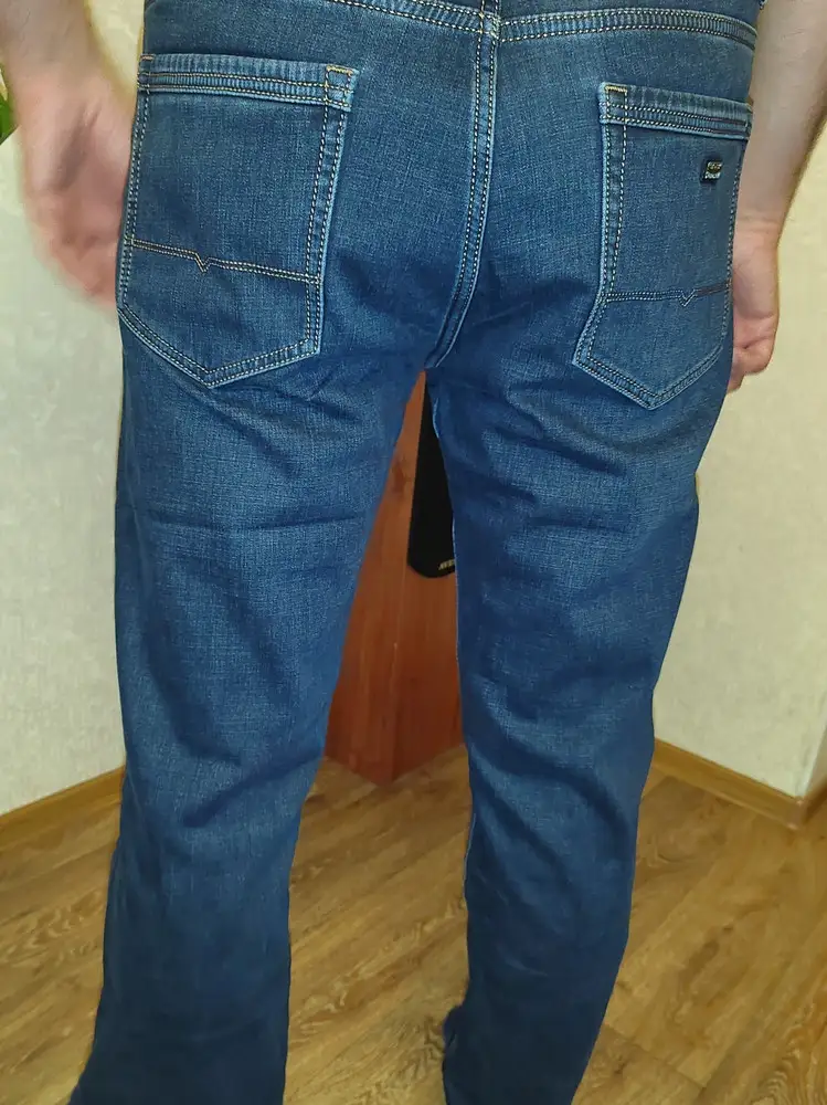 Отличные джинсы!Прямые,толстая джинса, утепленные, слегка тянутся. По размеру 34/34 соответствуют размерной сетке- на рост 182см, 50-52 Р-р