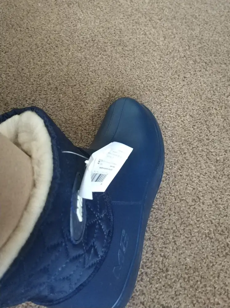 Сапоги на узкую ногу !!!На 40размер брали 40 -41. Широкую ступню сдавливают.