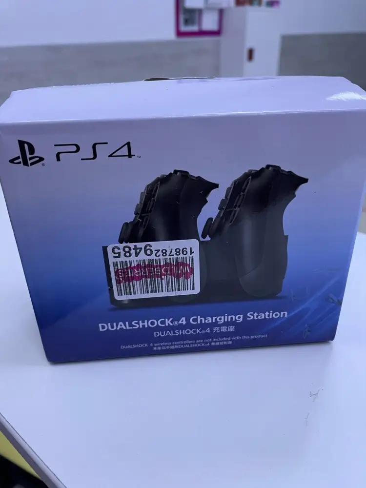 Вместо джойстика, прислали зарядку PS4(((