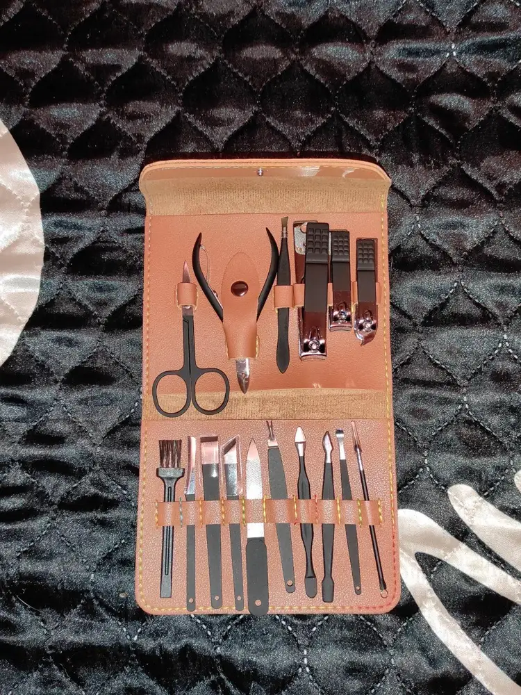 Набор отличный! Не смотря на большое количество предметов, довольно компактный и лёгкий. Инструменты хорошо заточены, удобный пинцет,  делать маникюр- одно удовольствие!  Спасибо за качественный товар! Рекомендую.