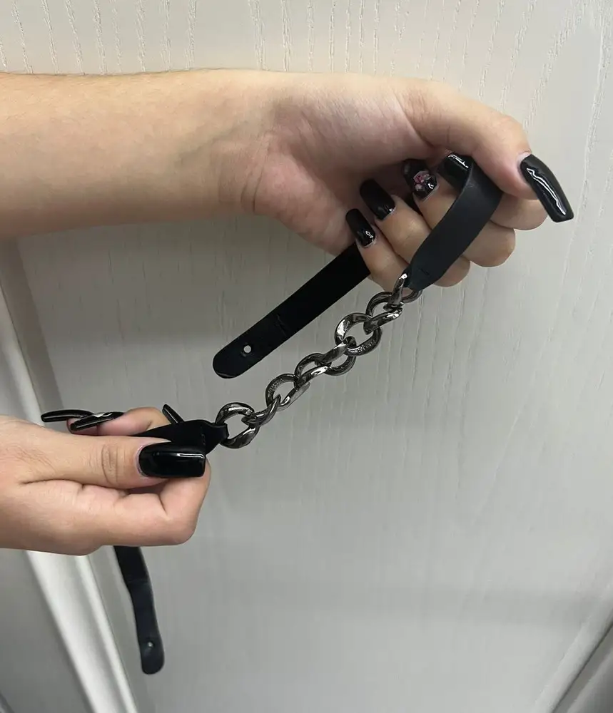 Удобные, на ноге очень хорошо сидят.Стильные, мне понравилось без пряжки, хорошо,что она съёмная. Подошва толстая,промерзать не будет и слякоть не страшна. У меня высокий подъем,не все подходит, здесь все отлично) понравилось, рекомендую.