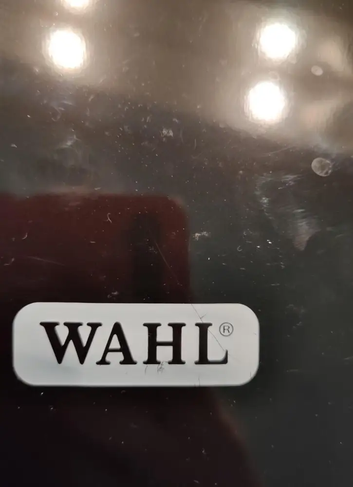 Бритва не работает , только сильно жужит и ничего вообще не сбривает , написал заявку, мне отклонили, и сказала что бритва исправна , и обращаться к производителям .
 Тавар не рабочий, скажите как вернуть или поменять возможно ? Возможно я не правильно ей пользуюсь ,и не так вставила лезвию, подскажите