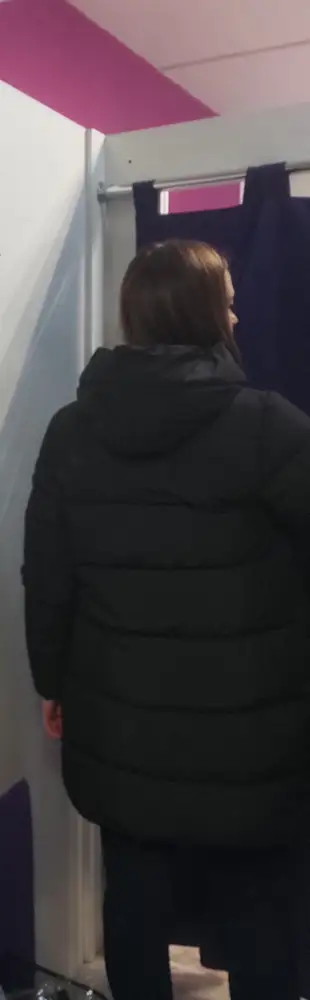 Куртка классная, тёплая (брала на холодную осень и тёплую зиму) приятное соотношение цены и качества. Капюшон удобный, карманы классные.