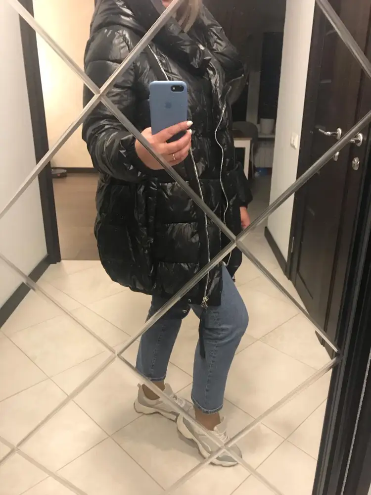 Куртка хорошая, пришла отлично упакована, без брака. Но она короткая, сантиметров на двадцать! К сожалению возврат. 