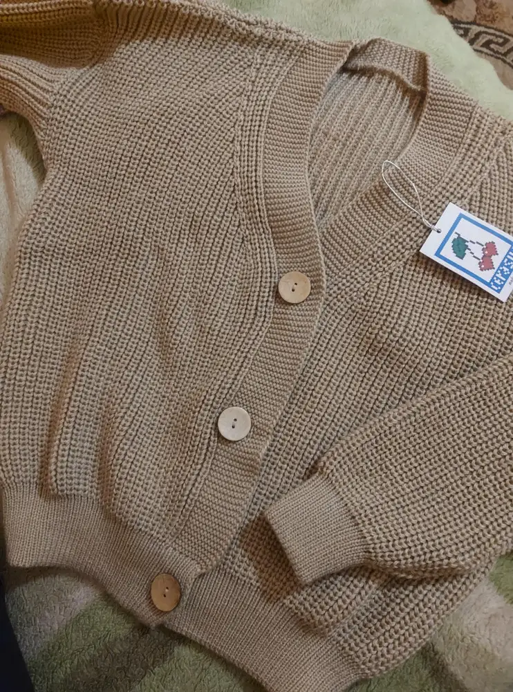 Кофта теплая,  первое впечатление хорошее. Посмотрим как поведёт себя после стирки и носки