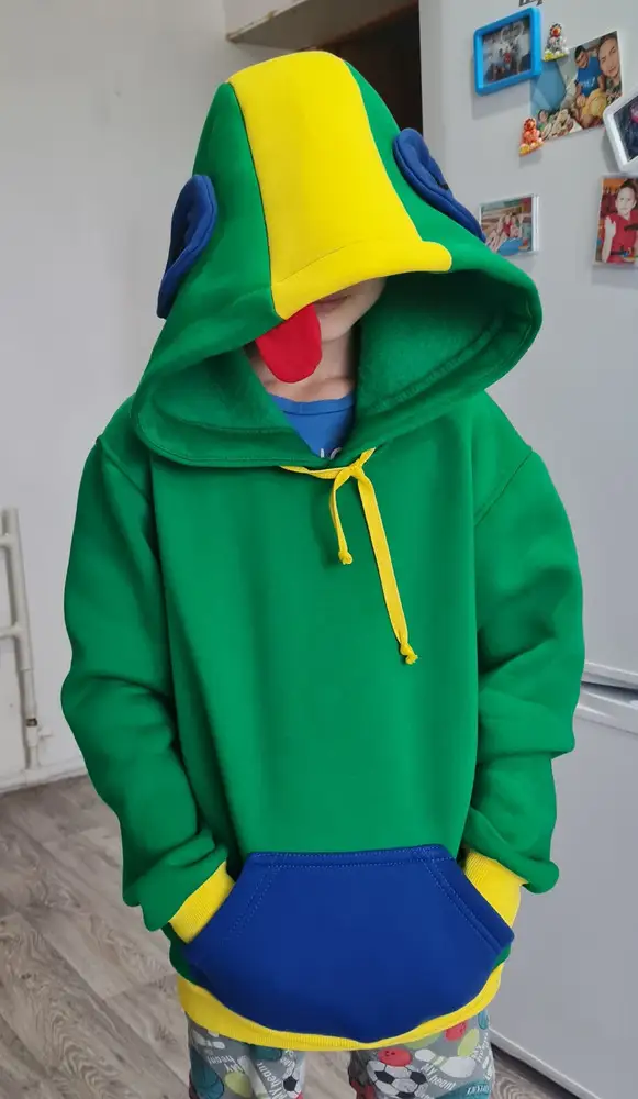 Толстовка крутая, то, что нужно было. Ребёнок доволен, ходит, не снимая)  заказывала 2 размера, 42 подошёл на 140 рост с небольшим запасом. 44 размер оказался очень большим, взяли 42.