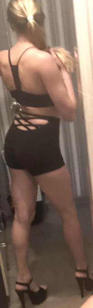 А мне шорты очень понравились. Взяла для занятий на пилоне. Очень удобные. Единственно, туговато натягиваются и снимаются, но сидят они очень хорошо и комфортно. Ношу всегда s,xs, но эти шорты налезли m.