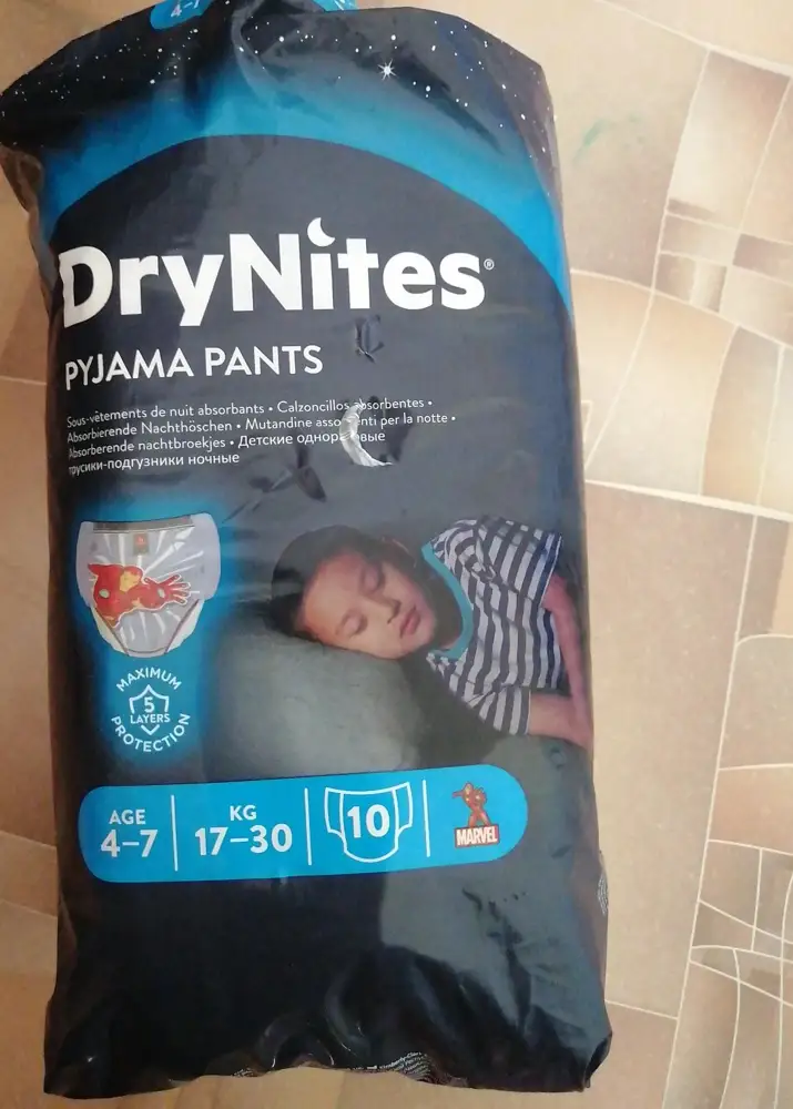 Подделка, упаковка совсем другая, ни слова, что это HUGGIES.  После использования содержимое подгузника сбилось в комочки и был отвратительный запах, к тому же, шуршит, как пакет, качество хуже не придумаешь, однозначно не HUGGIES. Есть подгузники ночные HUGGIES ELITE SOFT, пользуемся довольно давно, ни комочков, ни запахов подобных, и тем более, ни какого шуршания, разница на лицо, не рекомендую к покупке этот товар.