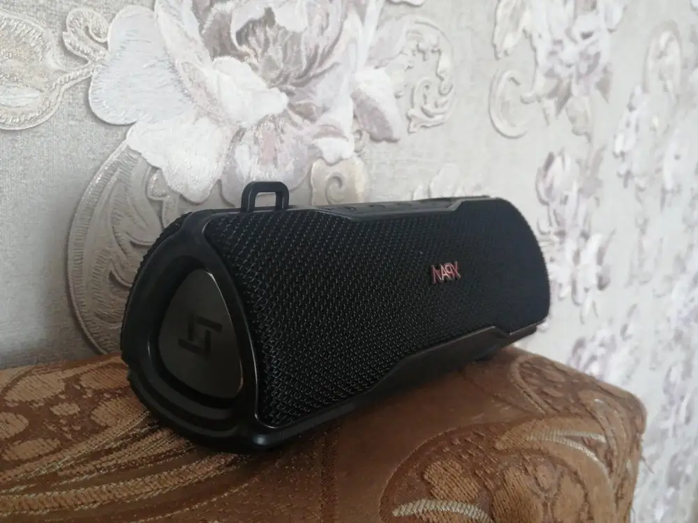 Дешёвый заменитель JBL. ЗВУЧАНИЕ СУПЕР, дизайн огонь, качество на отлично.