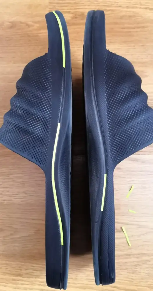 Вайлдбересу "5". Производителю "3".
Зачем клеить по периметру декоративные цветные полоски, которые через несколько дней отваливаются?
В остальном не плохо.