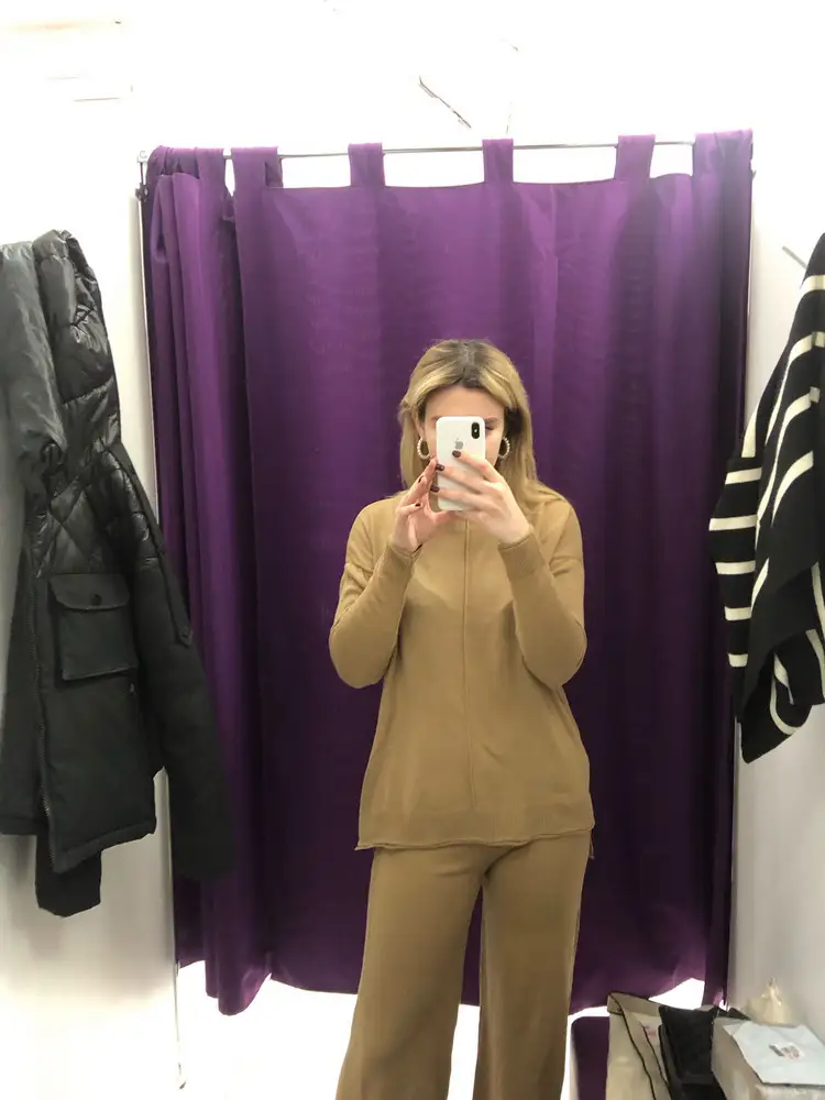 С виду симпатичный,но материал конечно очень тонкий,никак не на нашу осень.