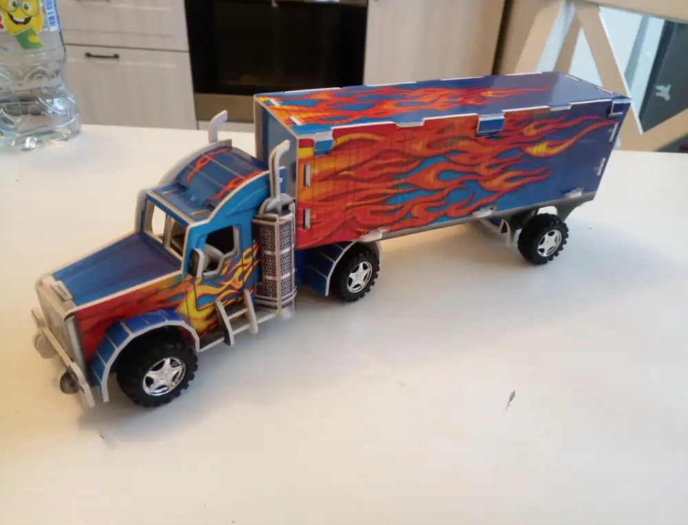 Не все просто, но за 1.5 часа с 4х леткой напару собали. Местами подклеивала суперклеем, чтоб вдальнейшем можно было и поиграть.