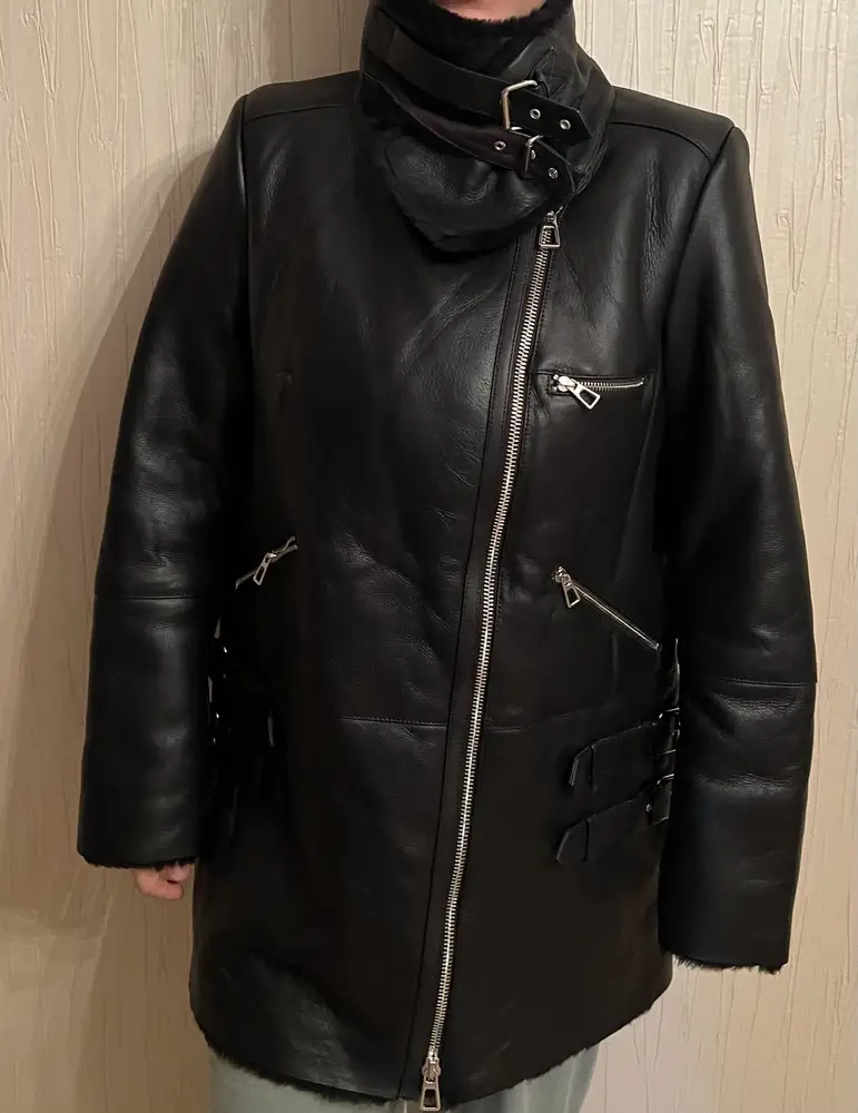 Крутая дублёнка 😍 все супер! Рекомендую) идеальный вариант на зиму)