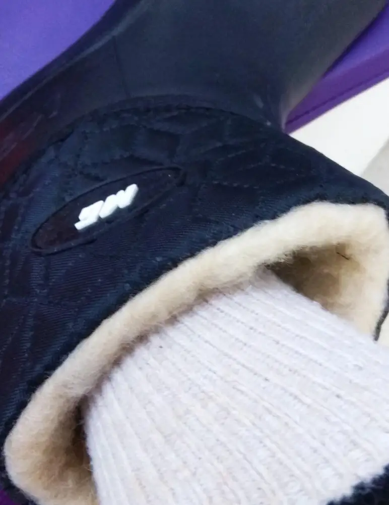 Хорошие, тёплые и лёгкие сноубутсы, но по ширине на мою узкую ногу не подошли.