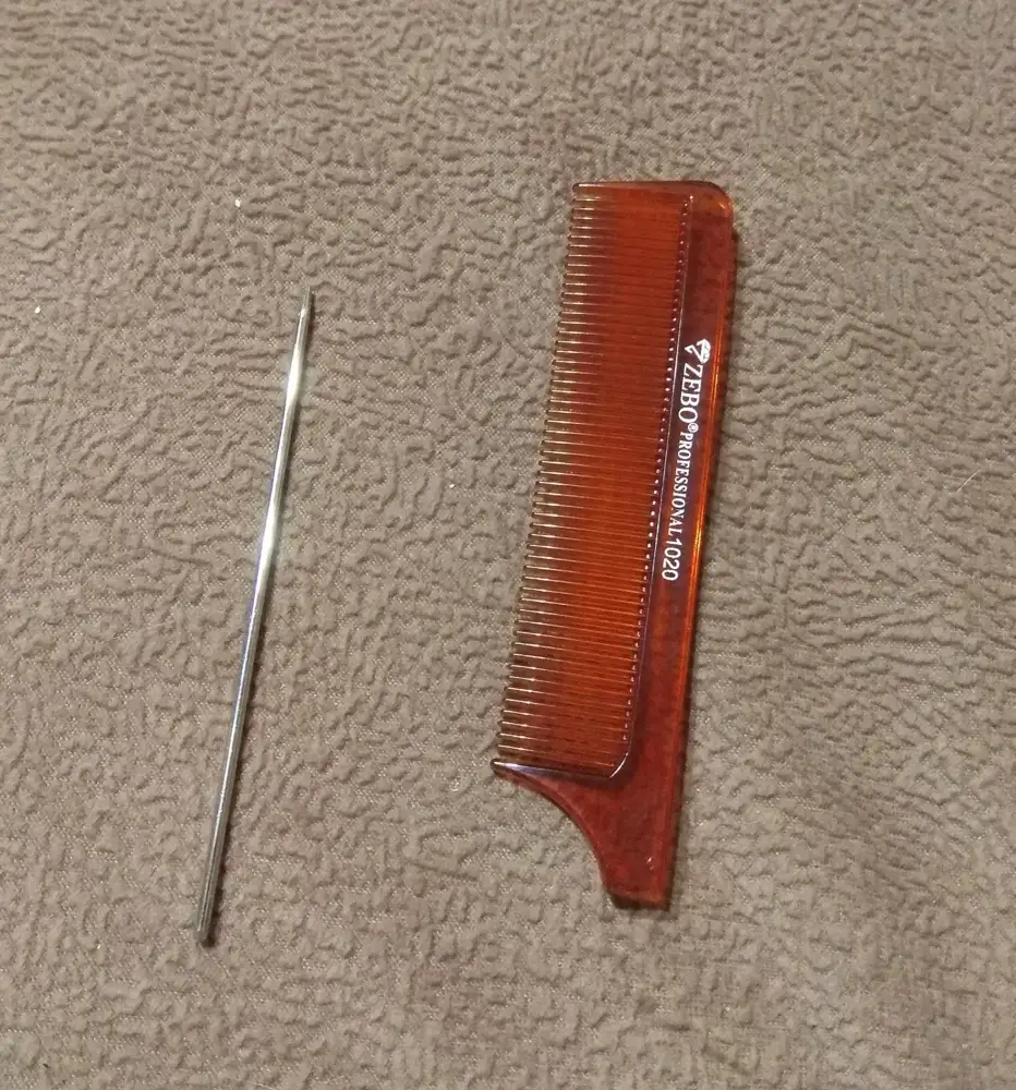 Расческа сломалась на второй день.