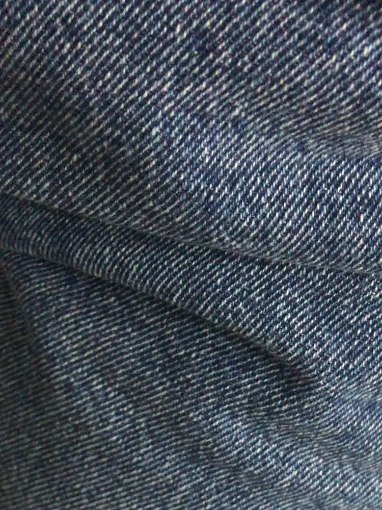 джинсы вроде ничего, размер xs на от 60-63 и об 90, в талии большеваты, на рост 157 длина подошла хорошо, сделала подвороты👌🏻
