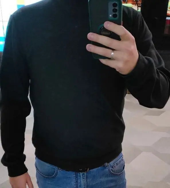 Смотрится классно, материал стильный и мягкий, выглядит дорого!