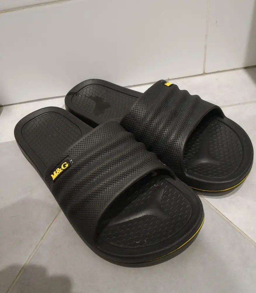 Хорошие тапки! Удобные, не скользкие. По размеру подошли 40 на 40.