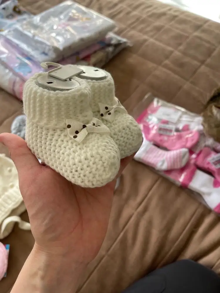 Очень милые пинетки, качество хорошее. Возьмём в роддом на выписку.