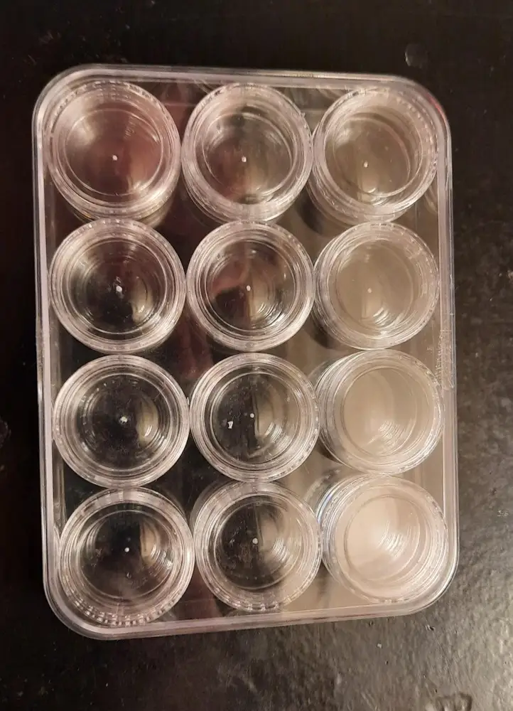 Баночки хорошие , мне пришло всё целое , но один минус , баночки очень маленькие , а так всё чудесно!