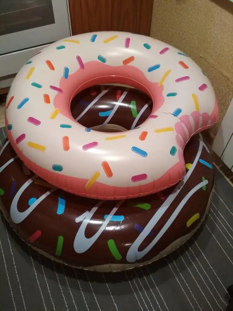 Замечательный 🍩 :) возьму с собой на море :) пришел в коробке, надули, за сутки не спустил :)