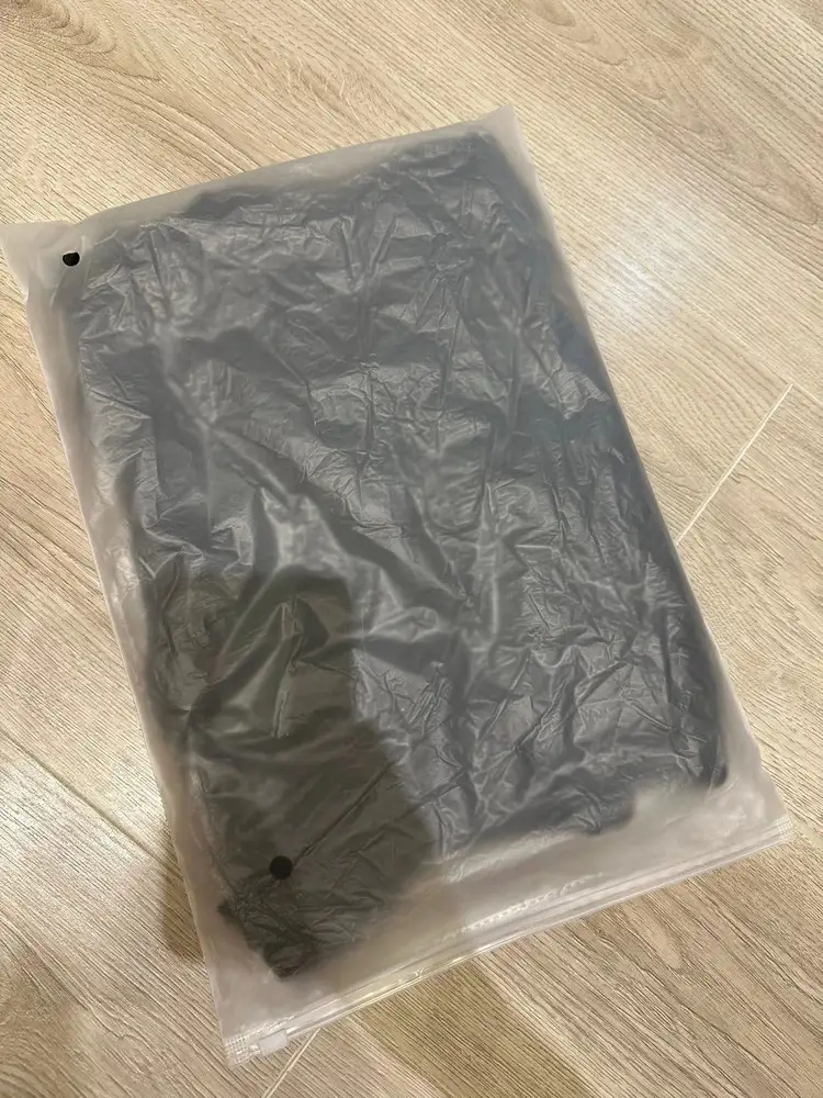 Водолазка классная. Размер подошёл отлично, швы без торчащих ниток, упаковано было хорошо. 👌🏻