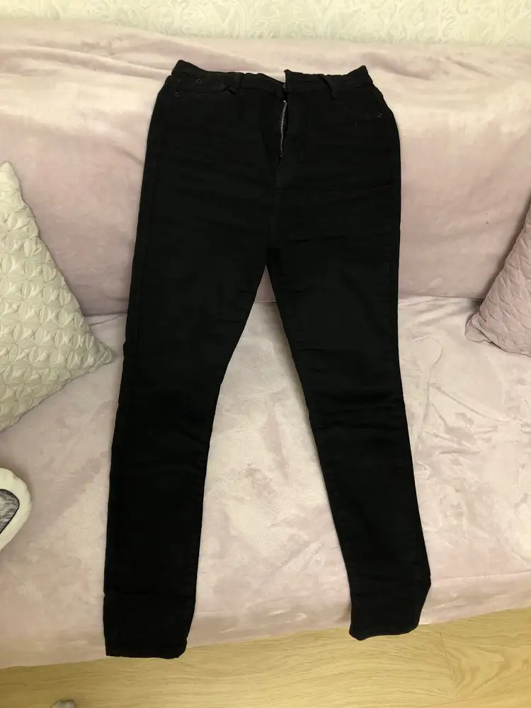 Заказала размер 29, российский 44-46 оказались велики, очень хорошо тянуться, отдала сестре, перезакажу на размер меньше. Есть запах, нужно простирнуть.