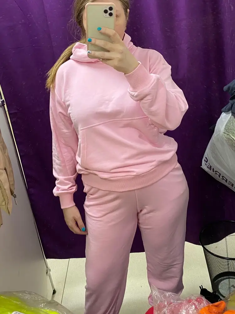 Заказала 2 костюма на примерку, розовый и оранжевый. У меня низ 50-52, верх 48-50, подошёл размер М. Но костюмы не понравились, оранжевый как морковка или роба строителя, розовый симпатичный но просвечивает белье. Но и посадка не моя наверное. Качество нормальное, стандартный футер. 