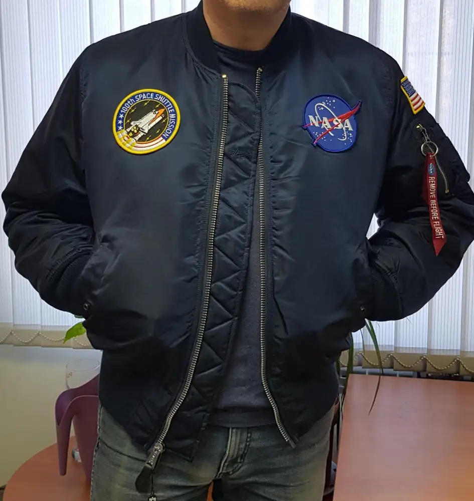 Куртка супер!!! Один в один, как в кино у астронавтов NASA! Качество отличное, размер соответствует. Спасибо Альфа!