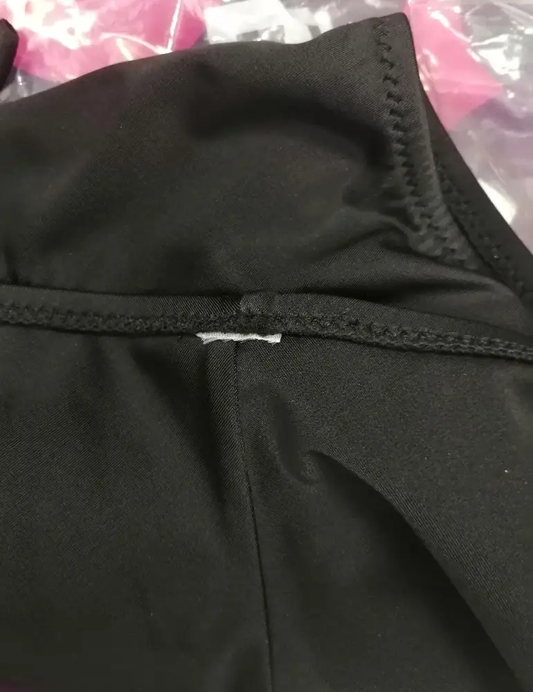 Вот такие плавки мне пришли. Отрезан ярлык/бирка