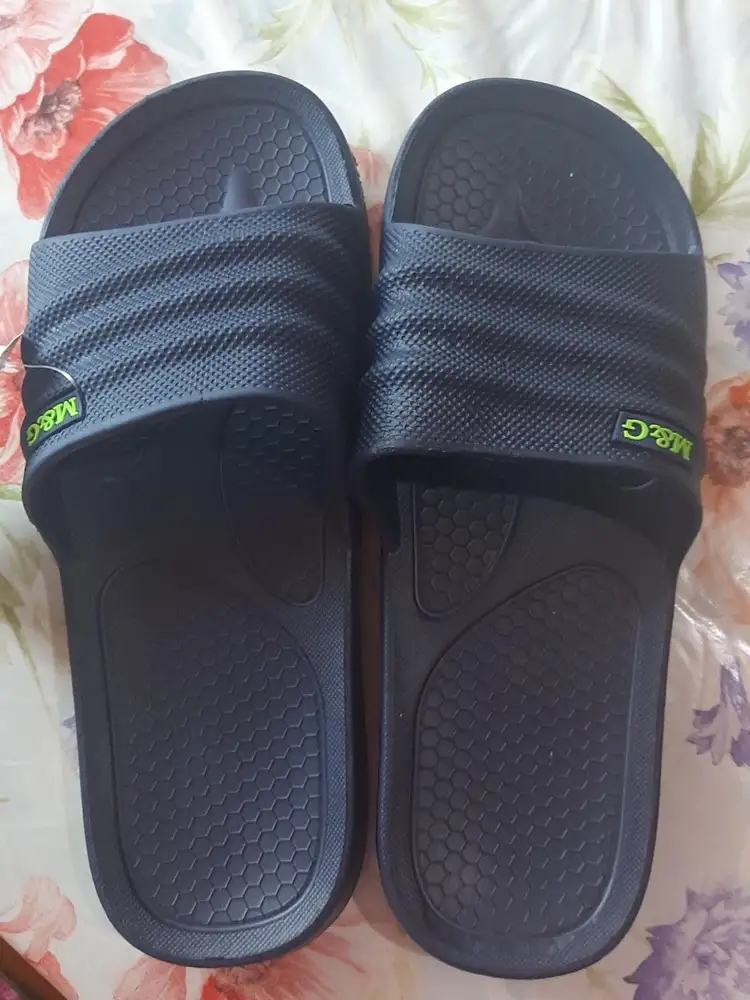 Шляпки пришли разные. Возврат.
Просьба не снимать комиссию.