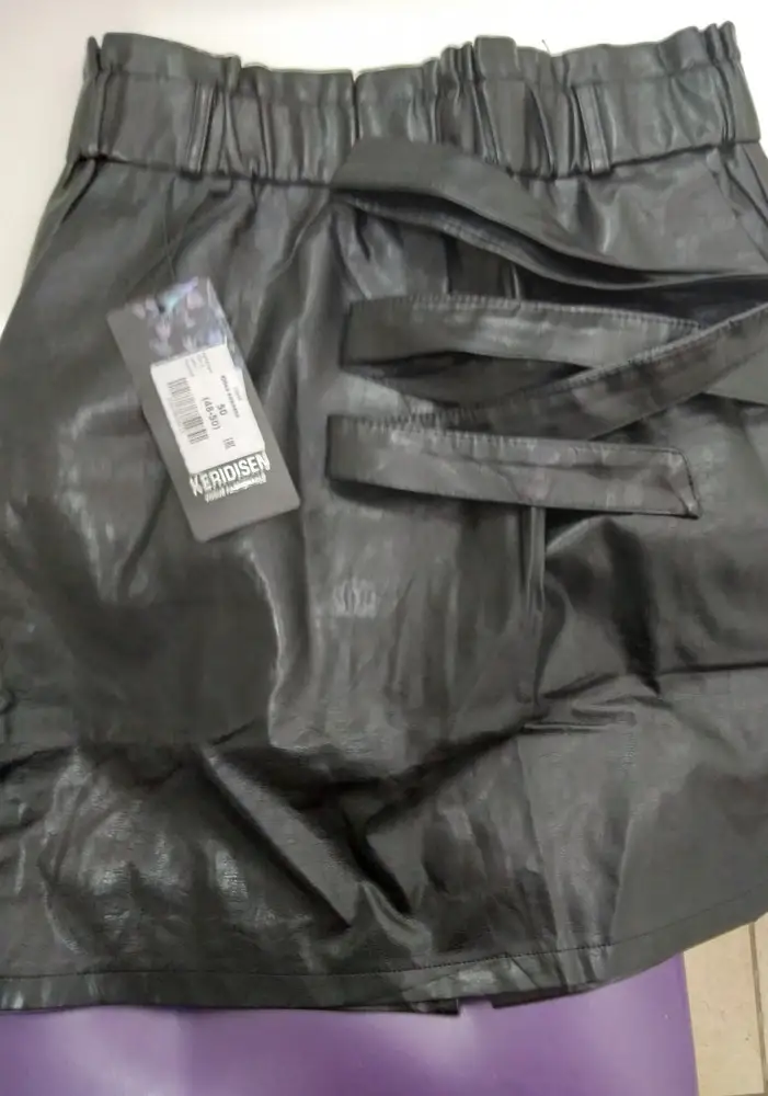 Безобразие, прислали не ту юбку. Так и размер еще другой.