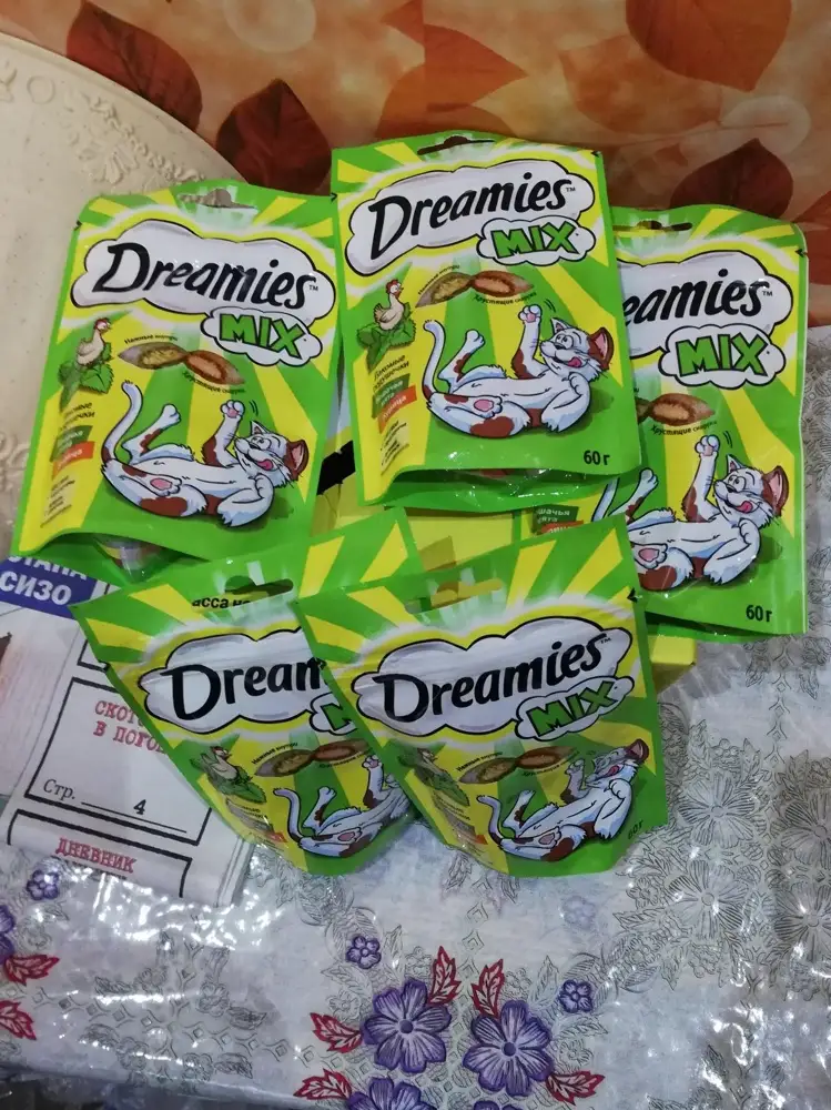 Получила Dreamies, вместо шести пачек в боксе оказалось пять штук. Увидели только дома.