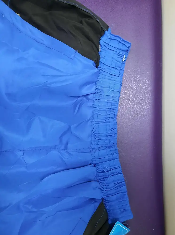 Качество отвратительное, нитки торчат