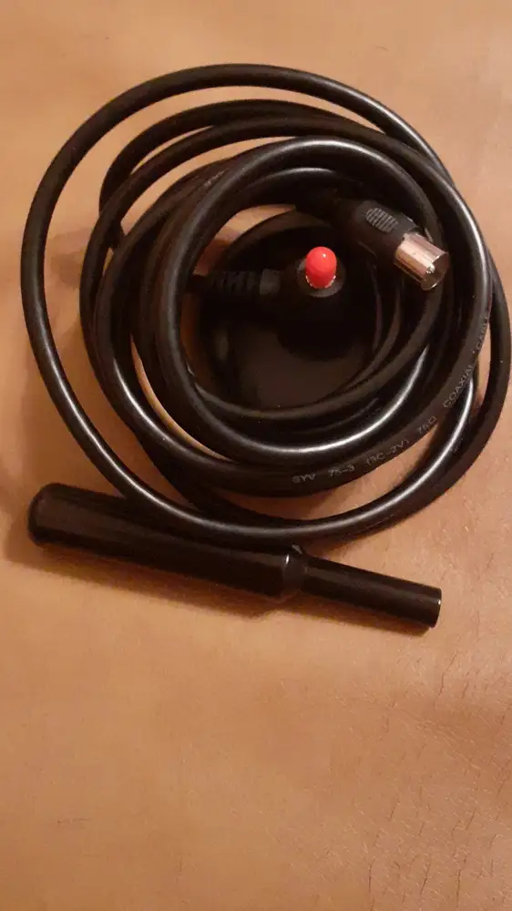 Товар оказался не качественный. Подключила к трём разным телевизорам .Результат ни одной программы поймать антенна не смогла.Возрат отклонили .Это нарушение Федерального Закона "О правах потребителя". Сроки обращения и форма обращения мною соблюдены.