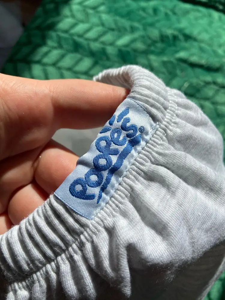 Купила что бы не было протечек если упущу во время сна, и что бы приучить у горшку в ночное время, в целом брала по отзывам знакомой, так что понимаю как они работают, нравится что нет лужи и в целом сыну хоть и мокро, вокруг в основном все сухо, несколько незначительных замечаний, на уровне живота пришил лэйбл, он колючий, и в целом ни к чему, отпорола, раздражает нежную кожу животика, и рисунок весь с блестками, на фото производителя этого не видно, в целом не критично, но не очень нравятся этот «циганский вариант». Сыну 2.6 г размер одежды носит 98-104 , трусики 92-98 подошли идеально, они достаточно объемные.