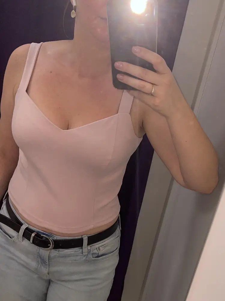 Топ понравился, для костюмов то что надо, сел хорошо, ткань терпимая за эту стоимость