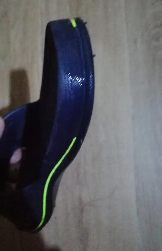 Были куплены только из-за дизайна понравилась окантовка, так бы купил тоже самое за 100р на рынке или в пятёрочке, короче выбирайте только цвет все остальное отвалится! И нужно брать на размер больше.