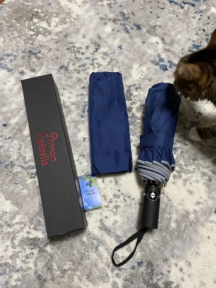 Зонт очень качественный и по нему это сразу видно. Купол действительно хороший и больше стандартных зонтов. Протестировала его в дождливую ветреную погоду. Он выдержал достаточно сильный неприятный ветер, не выгнулся. Спасибо, очень довольна новым зонтом!