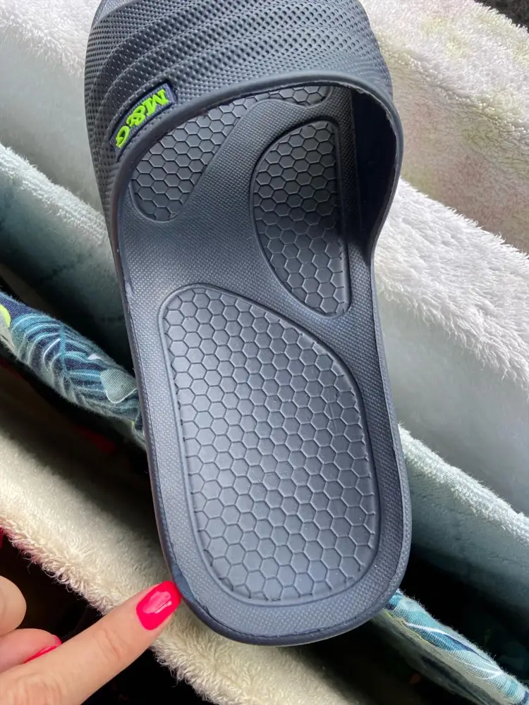 Товар пришёл с дефектом.Оставила тк срочно нужны были.