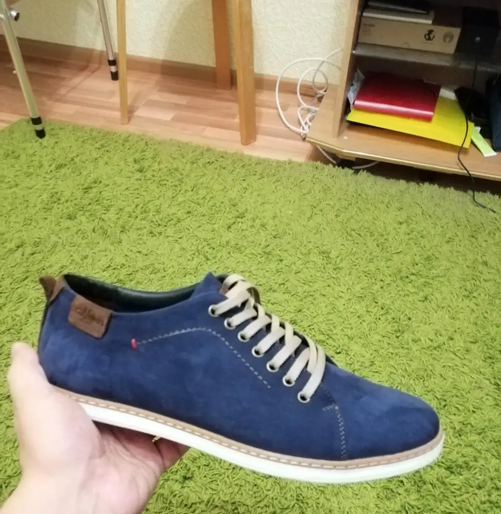 Хорошие туфли. Брал на мероприятие. Стильные. Да и под джинсы будут хорошо смотреться.
Пришли за 2 дня в Беларусь город Гродно.
Качеством доволен. Большемерят это факт. Я ношу обычно 42-43 размер.  Эти взял 41 и сразу подошли.
Не жмут и не болтаются.
Вообщем Ростов рулит🤘🤘🤘