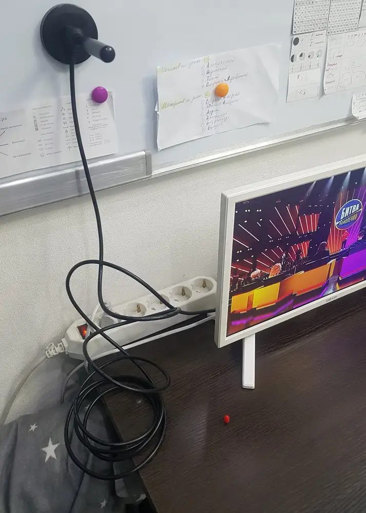 Быстрая доставка Антенна супер!!!!! Всё хорошо работает Провод достаточно длинный. Маленькая, компактная, на магните👍 Заказываю вторую на ещё один телевизор