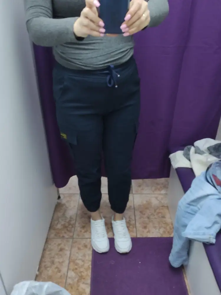 Давно искала такого плана штаны и нашла! Цвет качество размер все в порядке. Резинка спокойно утянула животик) спасибо