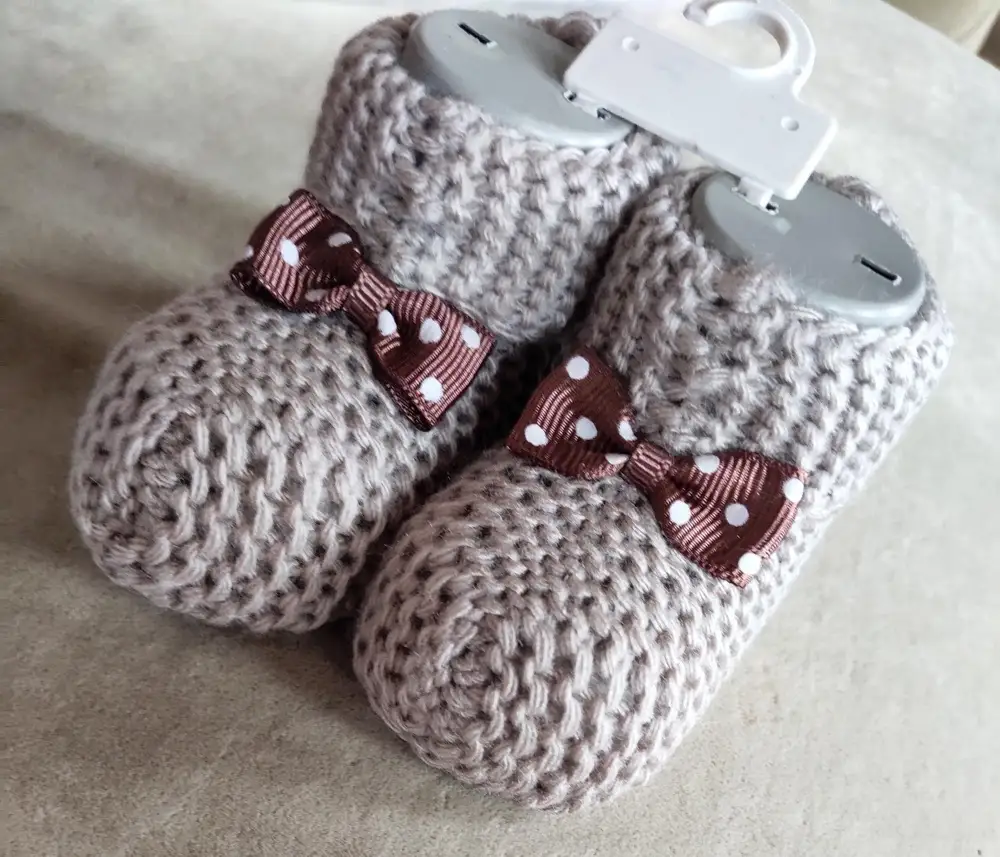 Заказала на выписку. Качественные пинеточки, быстрая сборка и доставка. О плюсах всё. Пришёл совершенно не тот цвет. Таких даже нет в предложенных у продавца. Отказываться не стала, скоро рожать, но за это минус звезда ⭐