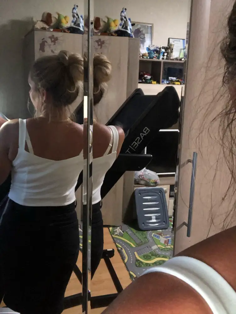 Начитавшись отзывов боялась брать, рискнула и не зря, конечно желательно что бы была грудь , что бы ничего не топорщилось.